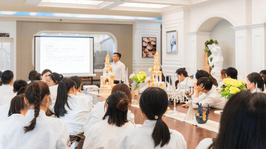 真操实练，赋能未来 一鸣食品来校开展门店产品实操培训